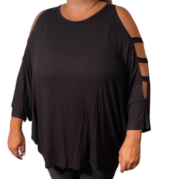 Edgely sold by Maurices cut out cold shoulder shirt. Size 2 X nwt - Picture 2 of 8